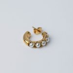 Angel fülbevaló aranyozott nemesacél gyönggyel - Souveraine Jewelry