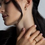Angel fülbevaló aranyozott nemesacél gyönggyel - Souveraine Jewelry